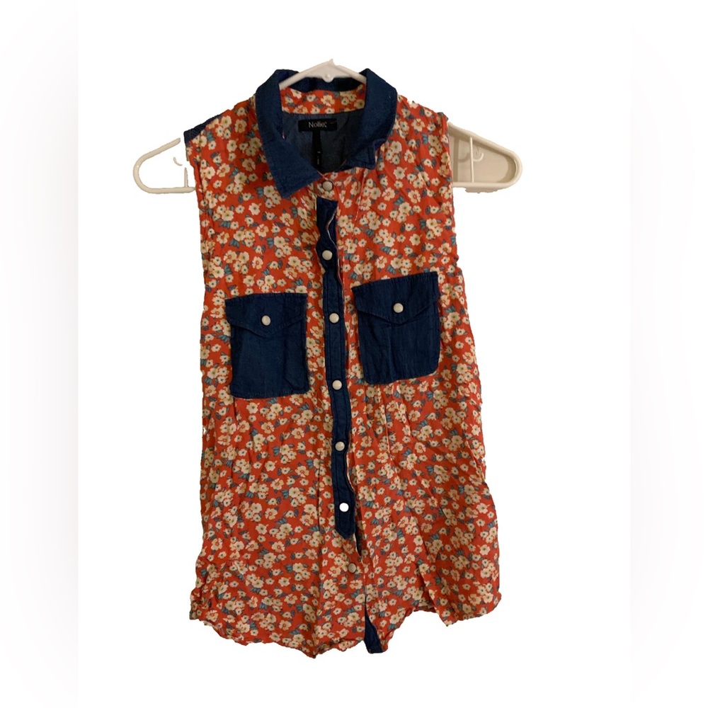 EUC Nollie Women’s Sleeveless Collared Rayon Floral Blouse in Red Floral
